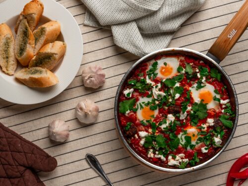 Tobulas brunch‘as: Šakšuka su jautienos kukuliais ir feta