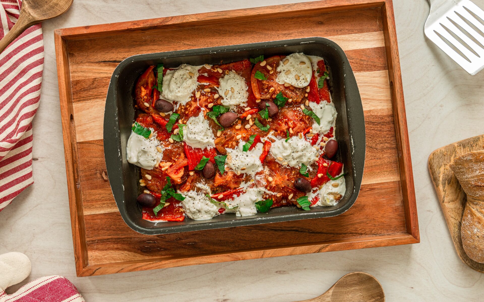 Burrata su orkaitėje keptomis daržovėmis